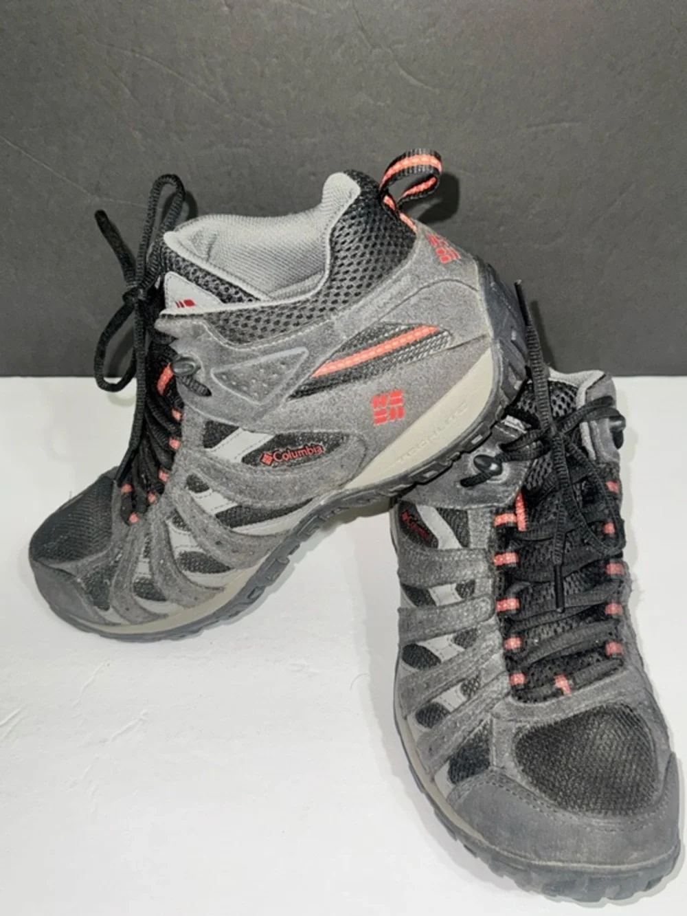Columbia I Men’s I Boots I Hiking & Trail I Gray and Red I Size 9